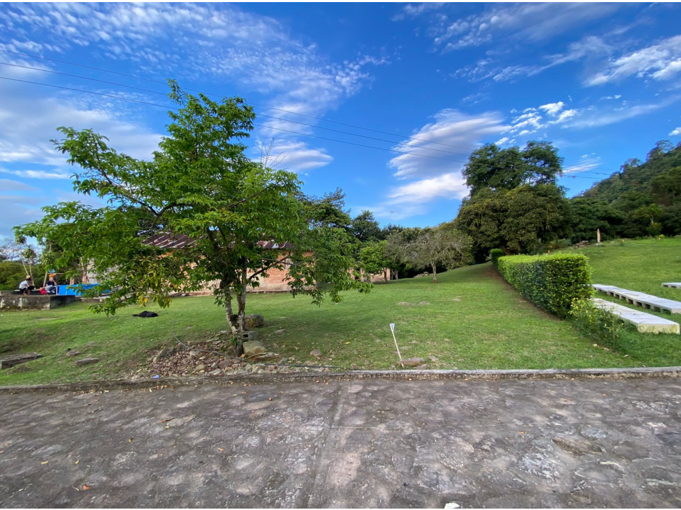 Lote en condominio de 1022 M2 en 250 mill neg a 6 min del centro — foto 3