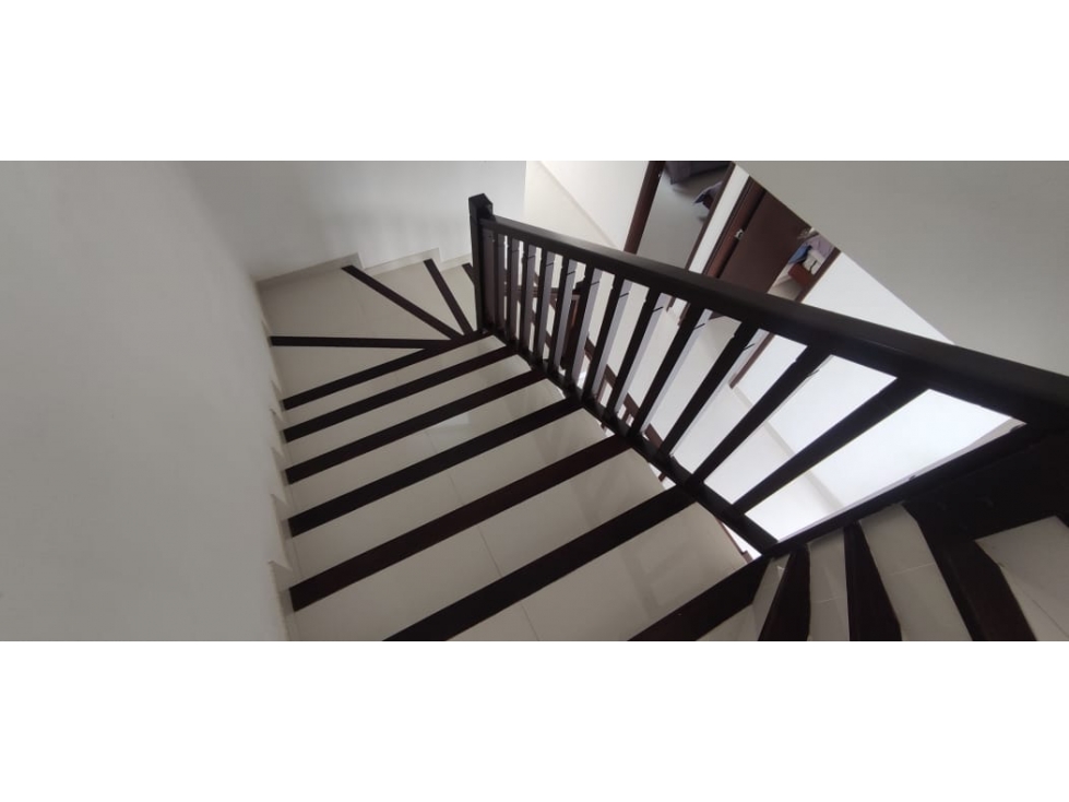 Se vende casa de 165 M2 en 470 mill, en La Mesa Cund, COL, de 3 pisos. — foto 6