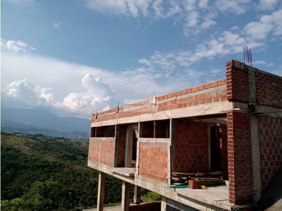 VENDO LOTE CON CASA EN CONSTRUCCION EN RESERVA DE RIO CLARO, JAMUNDI - 2