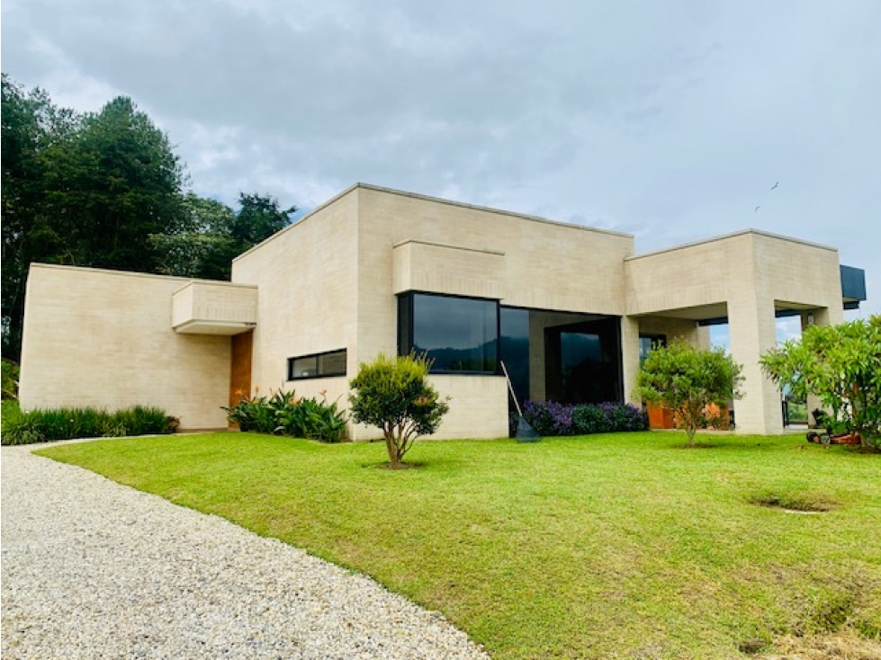 Venta de casa campestre en la Ceja Antioquia