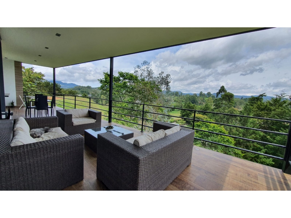 Venta de casa en parcelación vía San Antonio-La Ceja