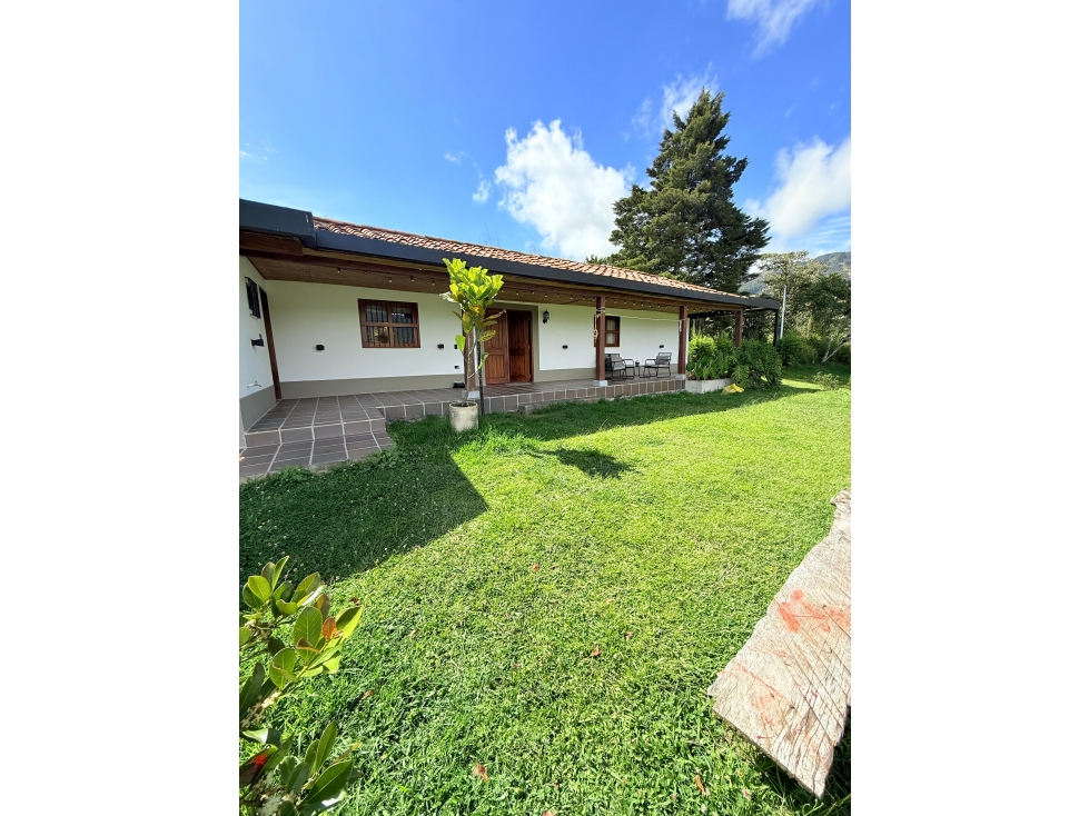 Venta de Finca Campestre con Vista Panorámica en El Carmen de Viboral