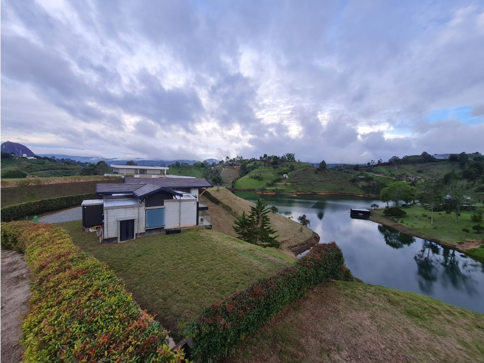 Venta de casa en condominio en El Peñol Antioquia - 3