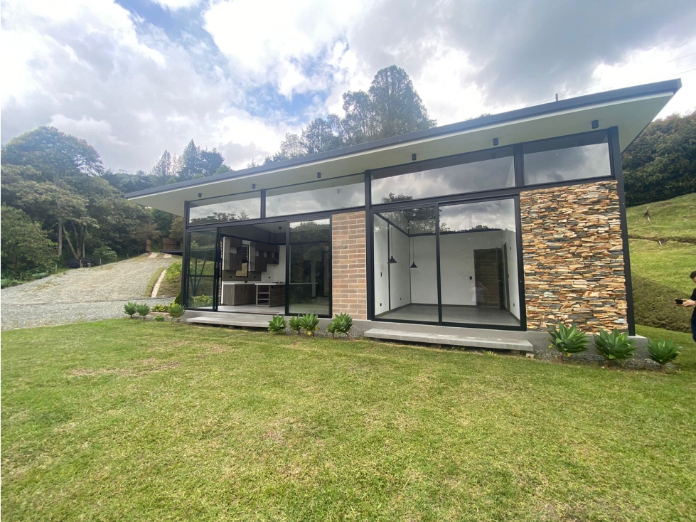 Venta de casa campestre en El Retiro, Antioquia