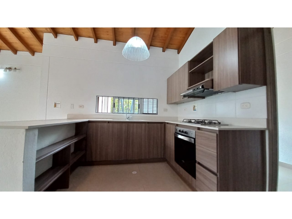 Venta de casa en unidad cerrada de El Retiro, Antioquia