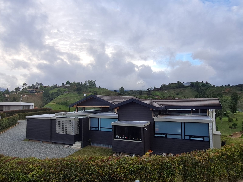 Venta de casa en condominio en El Peñol Antioquia - 2