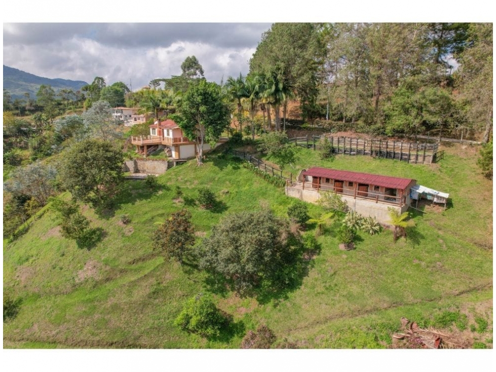 Venta de casa campestre en El Peñol, Antioquia