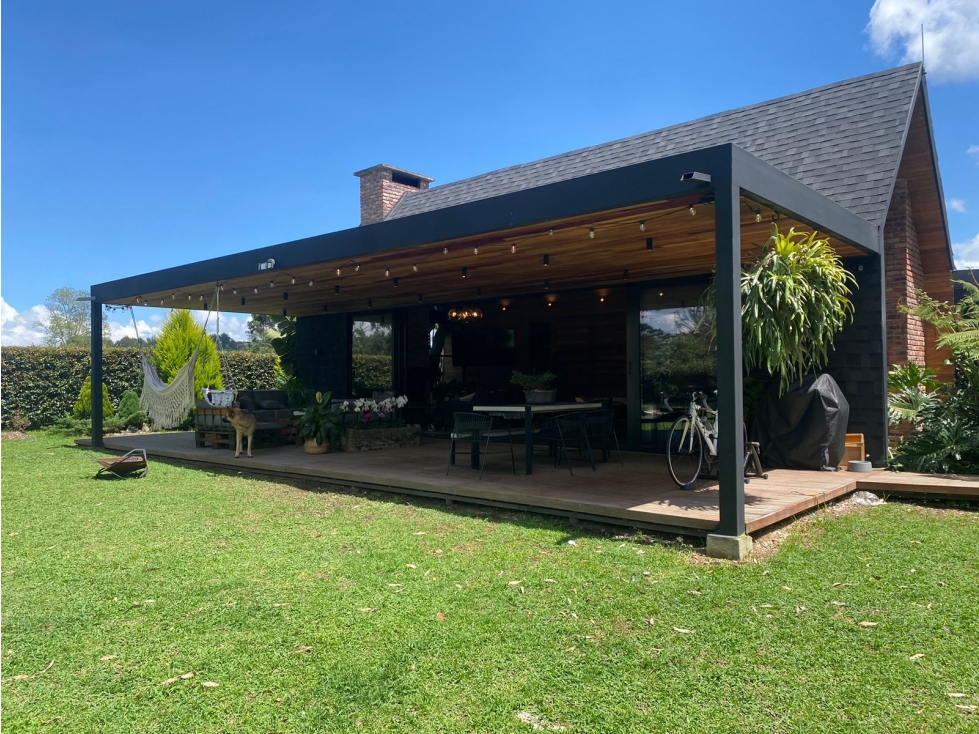 Venta de casa campestre en parcelación de La Ceja, Antioquia