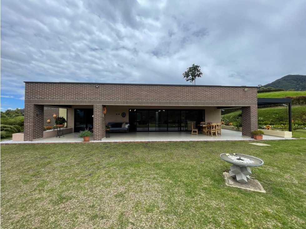 Venta Hermosa casa de campo en parcelación vía san antonio la ceja