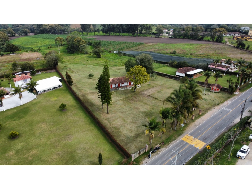 Venta de lote con uso mixto en El Carmen de Viboral, Antioquia — foto 2