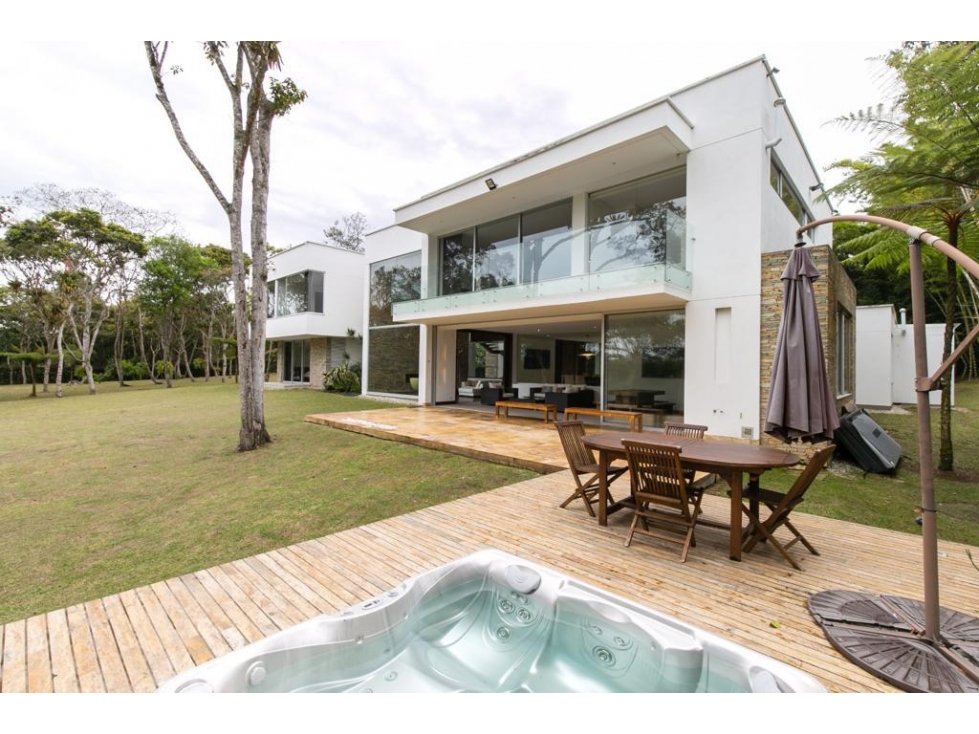 Venta de casa en parcelación de Llanogrande, Rionegro