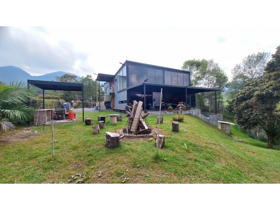 Venta de casa lote en unidad cerrada de El Carmen, Antioquia