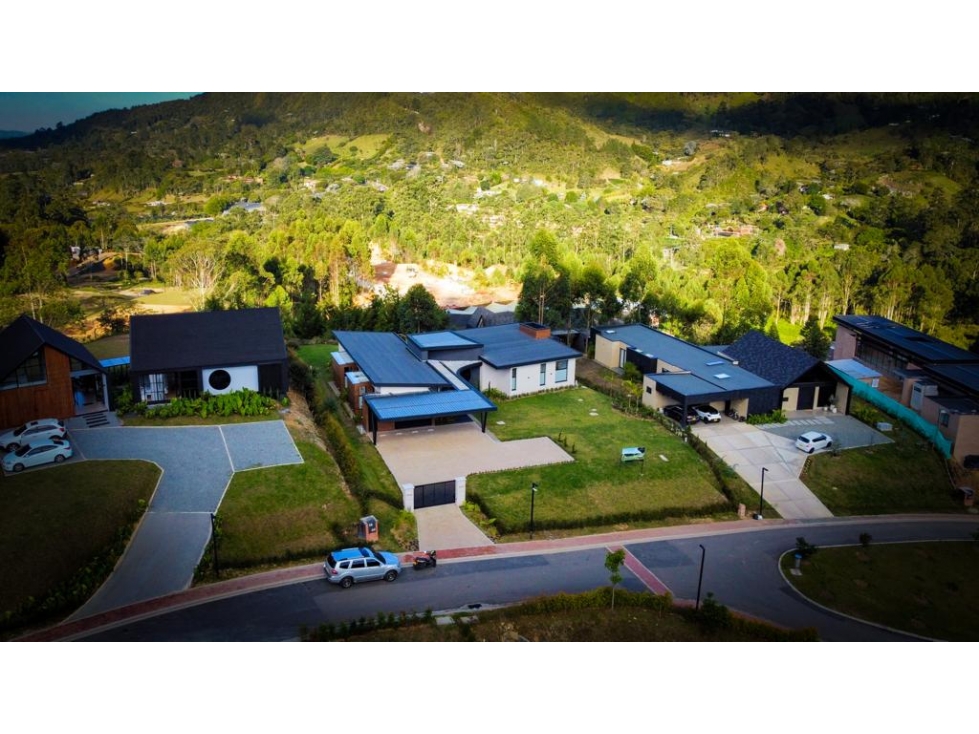Venta de casa sobre la vía Llano Grande - El Retiro