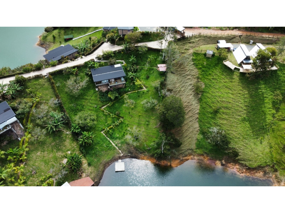 Venta de casa en El Peñol Antioquia con acceso al embalse - 2