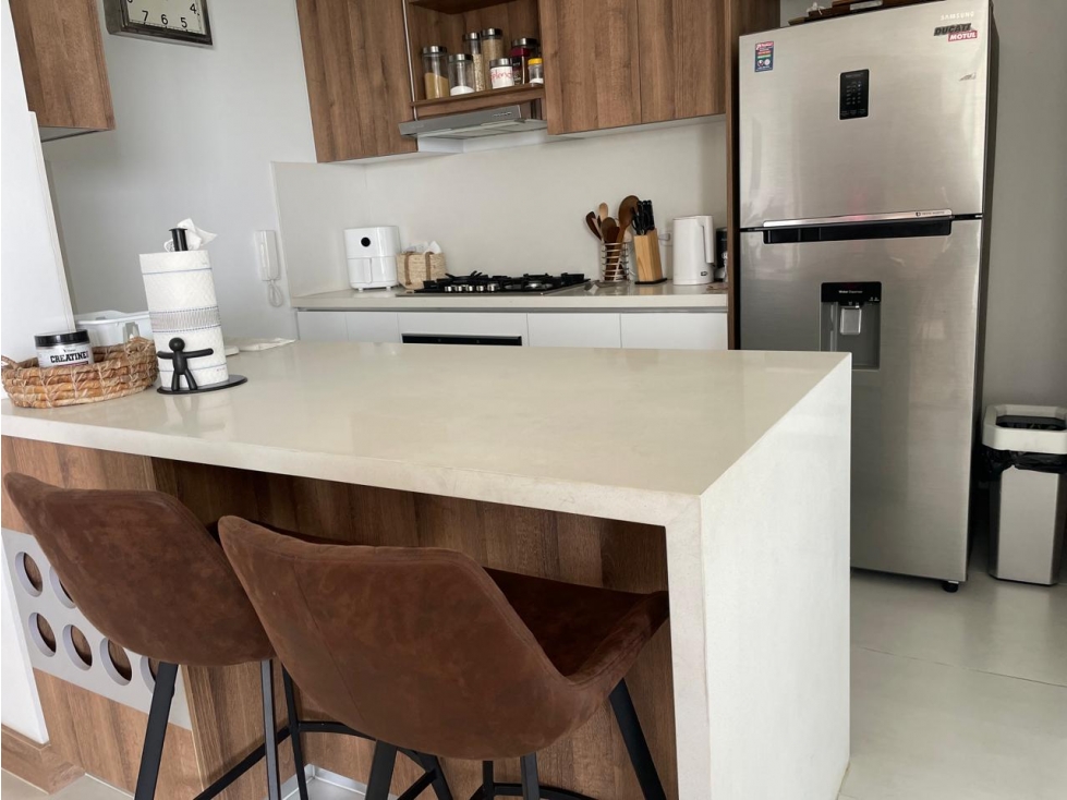 APARTAMENTO MODERNO CON VISTA A LA CIUDAD Y LOS FARALLONES — foto 6