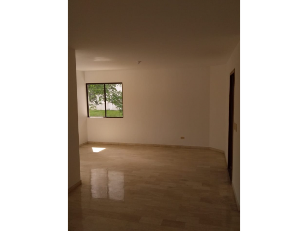 APARTAMENTO AMPLIO ILUMINADO Y CON VARIOS AMBIENTES — foto 3