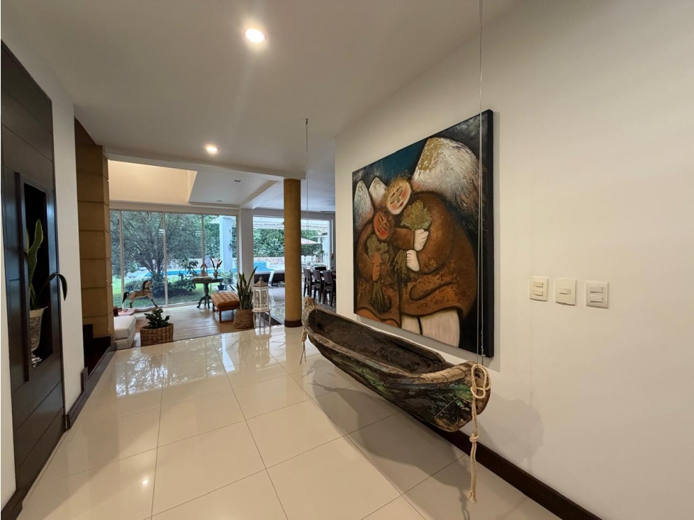 CASA CON PISCINA Y JACUZZI RODEADA DE VERDE EN UNIDAD CERRADA — foto 3