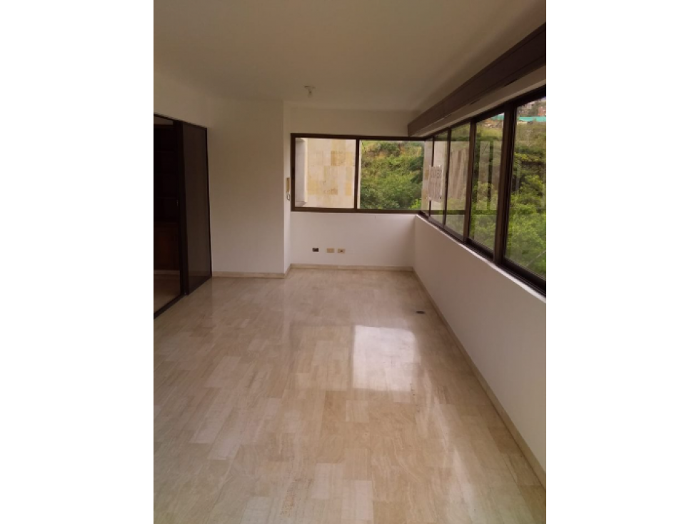 APARTAMENTO AMPLIO ILUMINADO Y CON VARIOS AMBIENTES — foto 2