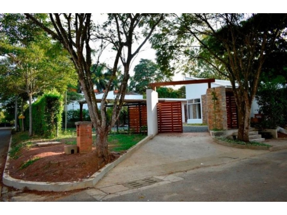 CASA CON PISCINA EN LA MORADA.