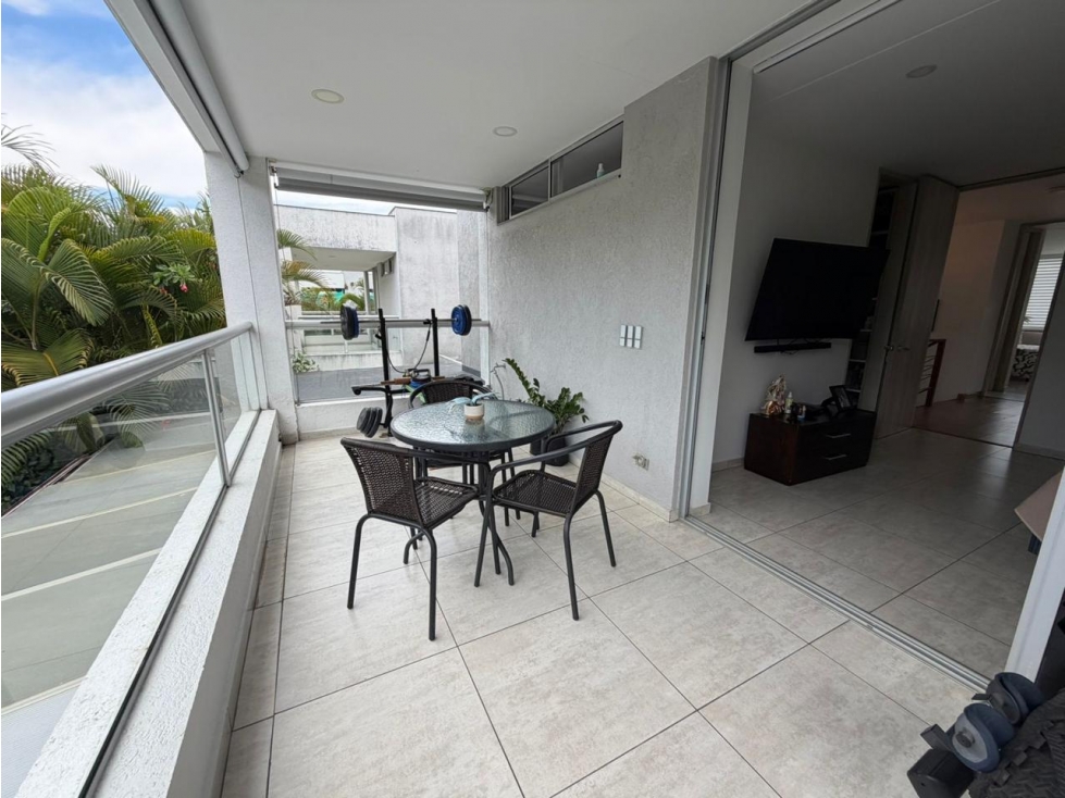 CASA EN CONJUNTO CERRADO RODEADA DE VERDE — foto 3