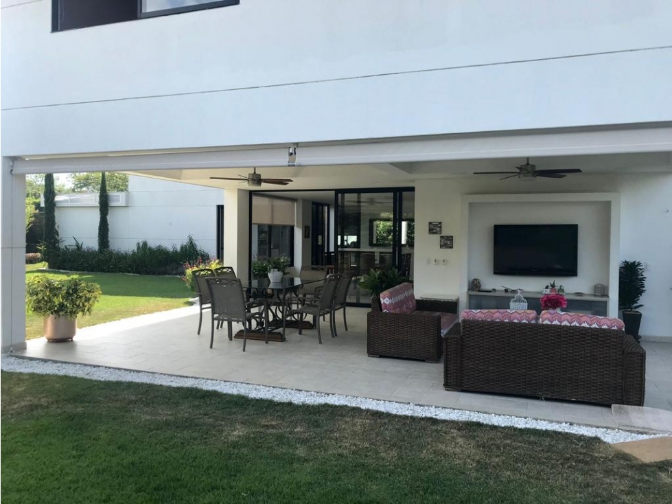 CASA AMPLIA CON PISCINA EN PANCE — foto 2
