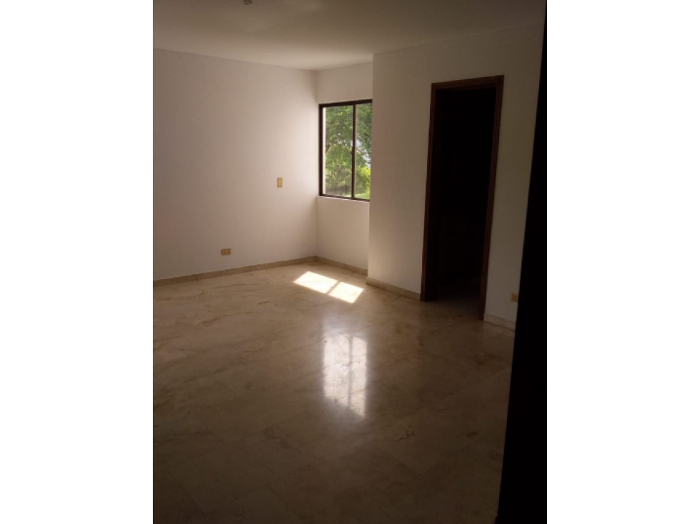 APARTAMENTO AMPLIO ILUMINADO Y CON VARIOS AMBIENTES — foto 4