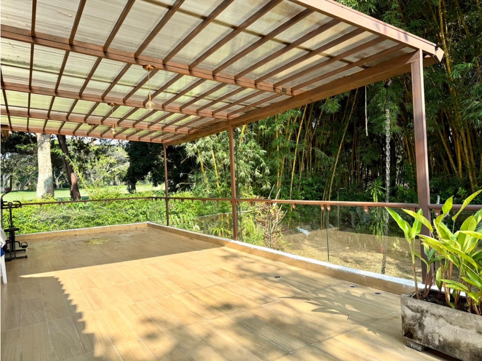 CASA CAMPESTRE EN UNIDAD CON VISTA A LOS CAMPOS DEL CLUB FARALLONES — foto 4