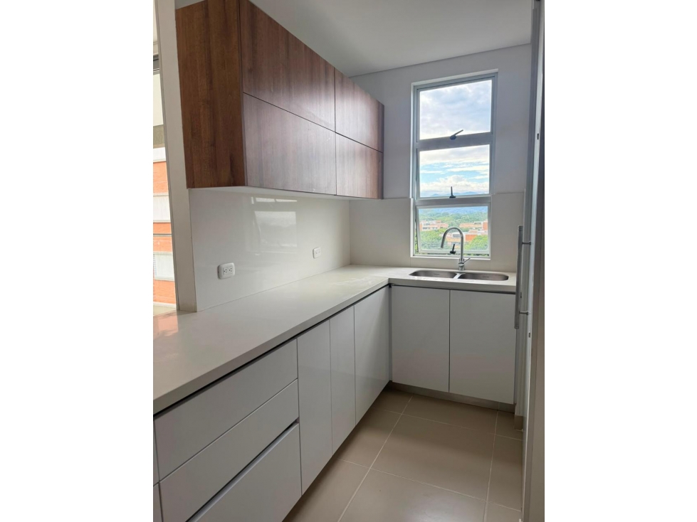 APARTAMENTO CON VISTA A LOS FARALLONES Y LA CIUDAD — foto 5