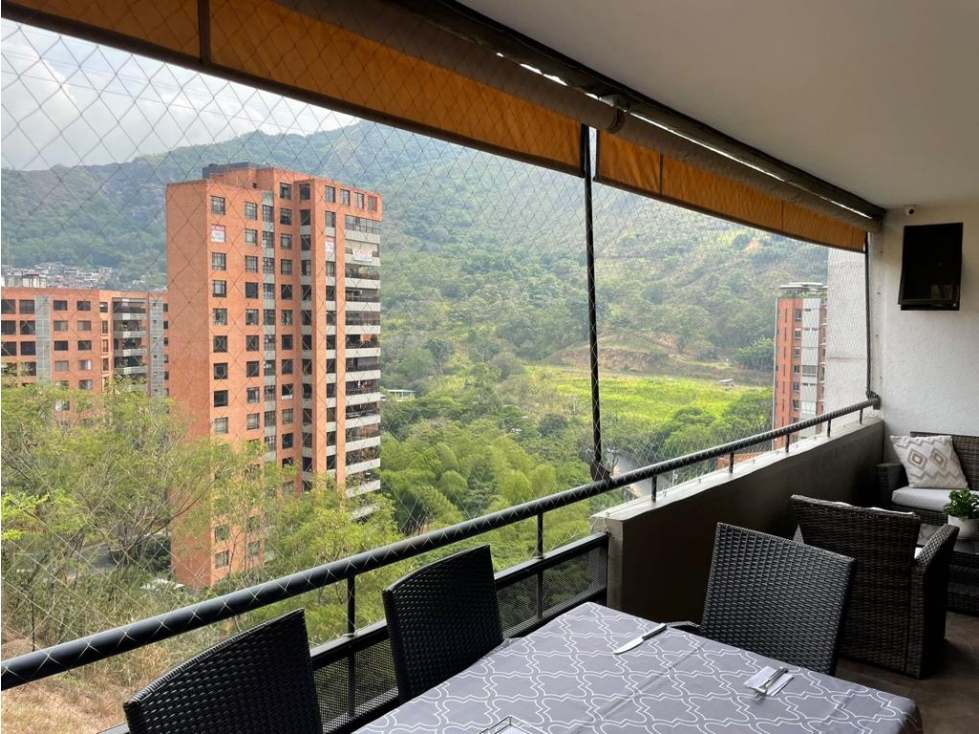 APARTAMENTO CON VISTA A LA CIUDAD Y LAS MONTAÑAS