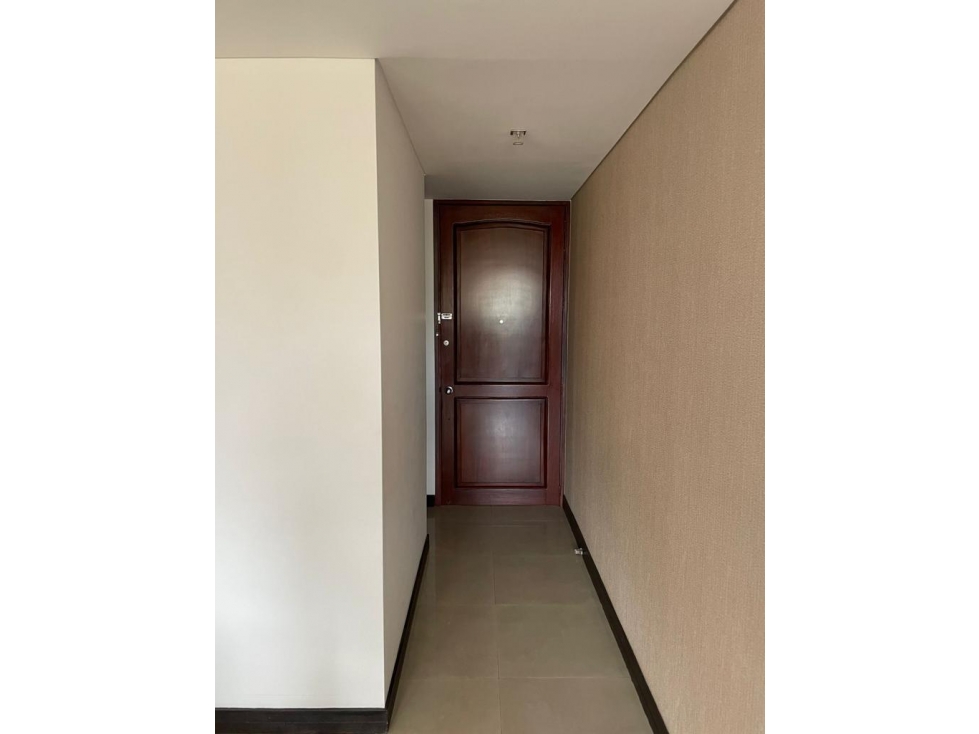 APARTAMENTO CON VISTA A LA CIUDAD Y LAS MONTAÑAS — foto 4