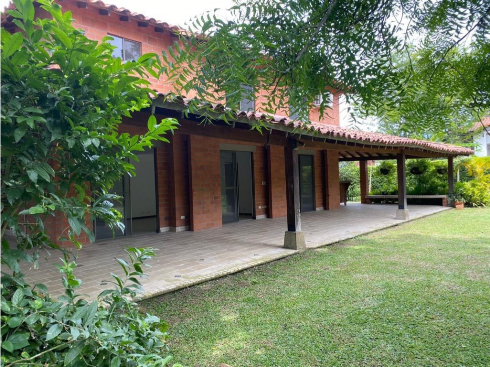CASA CAMPESTRE EN PANCE RODEADA DE VERDE - 3