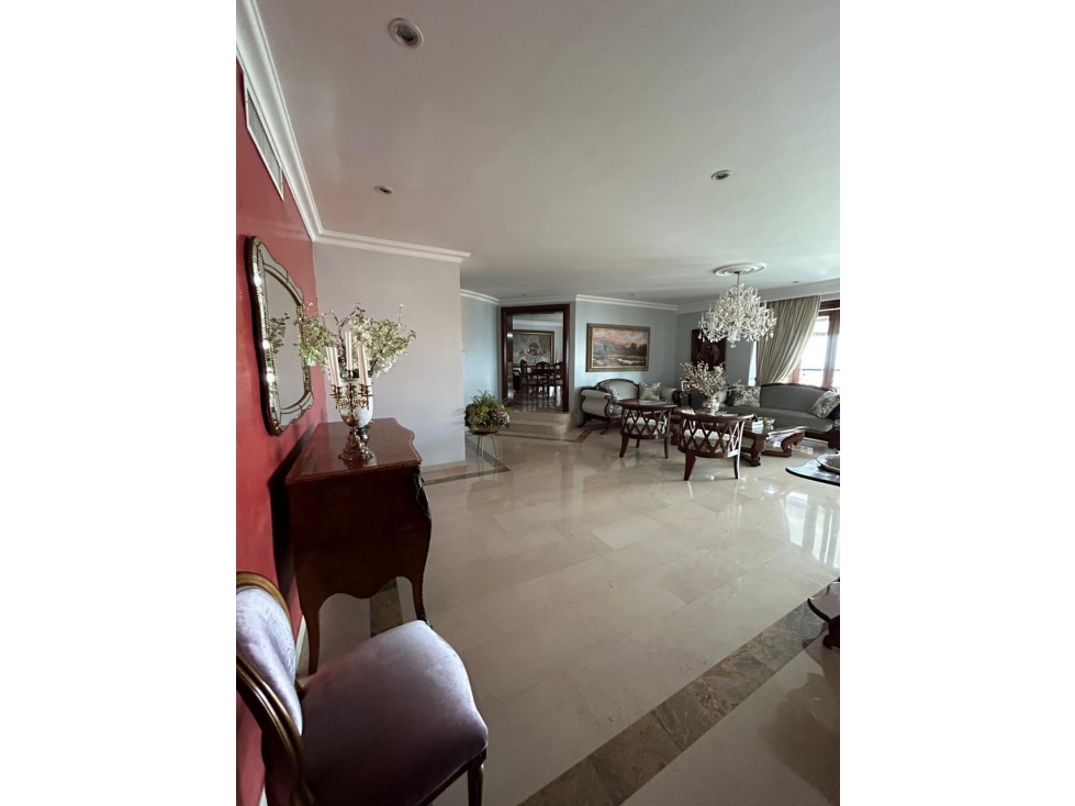 AMPLIO APARTAMENTO CON VISTA A LA CIUDAD Y A LAS MONTAÑAS