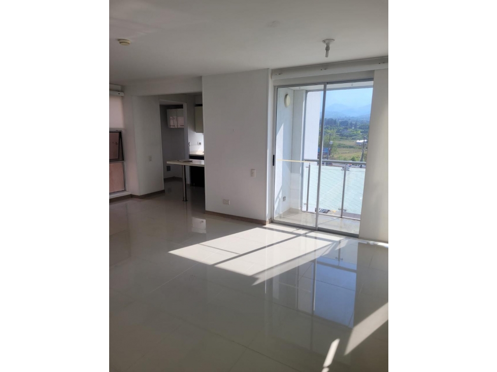 APARTAMENTO CON BUENOS ESPACIOS E ILUMINADO — foto 2