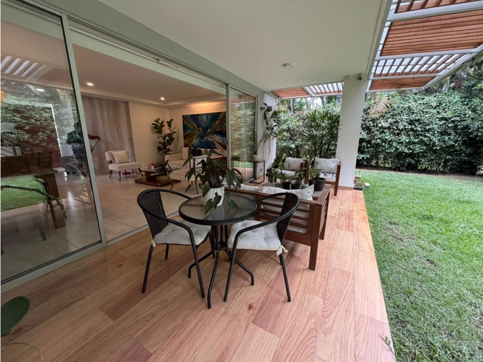 CASA EN CONJUNTO CERRADO RODEADA DE VERDE — foto 2