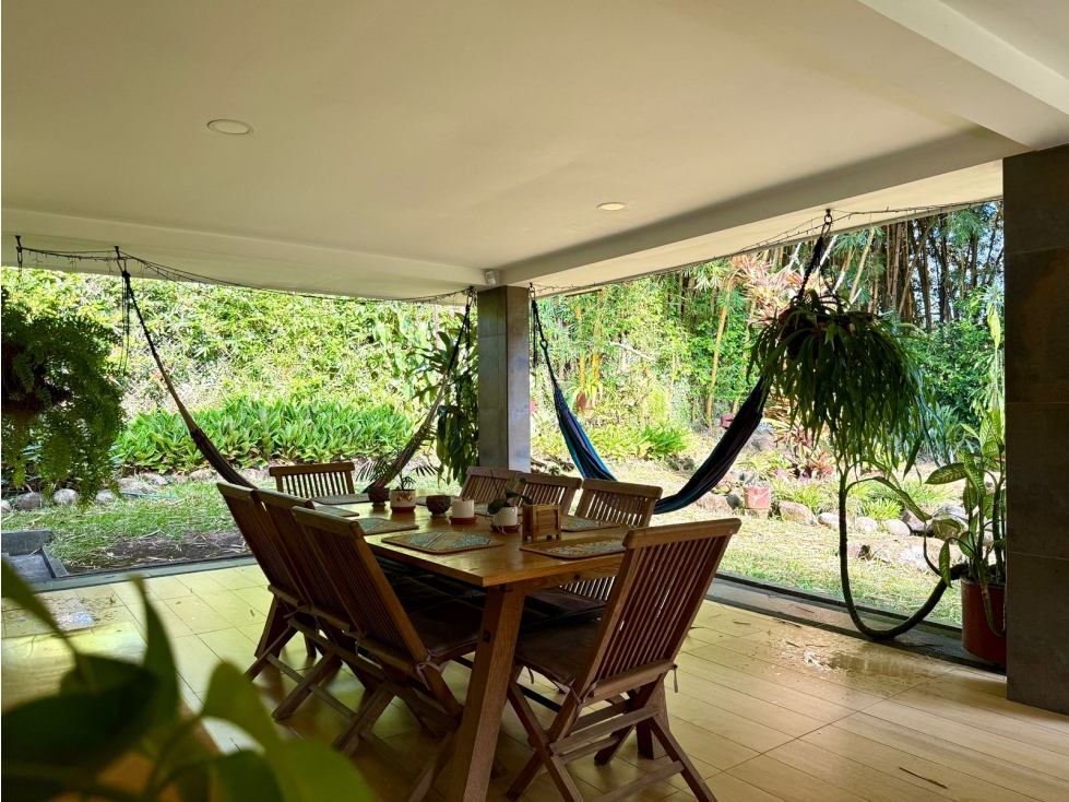 CASA CAMPESTRE EN UNIDAD CON VISTA A LOS CAMPOS DEL CLUB FARALLONES — foto 2