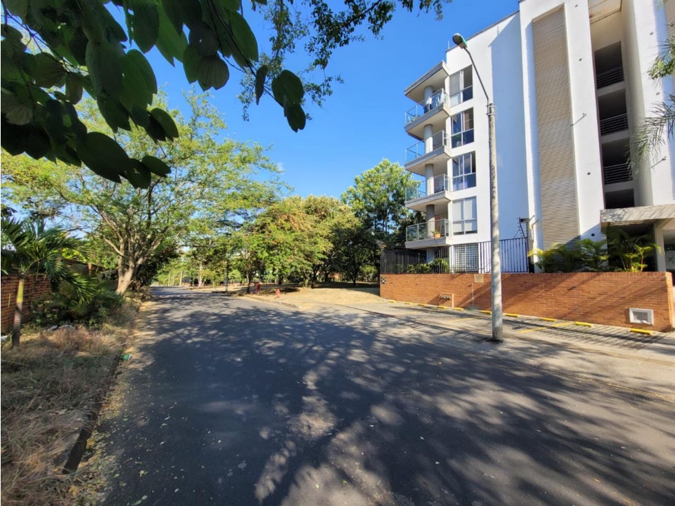 APARTAMENTO CON BUENOS ESPACIOS E ILUMINADO