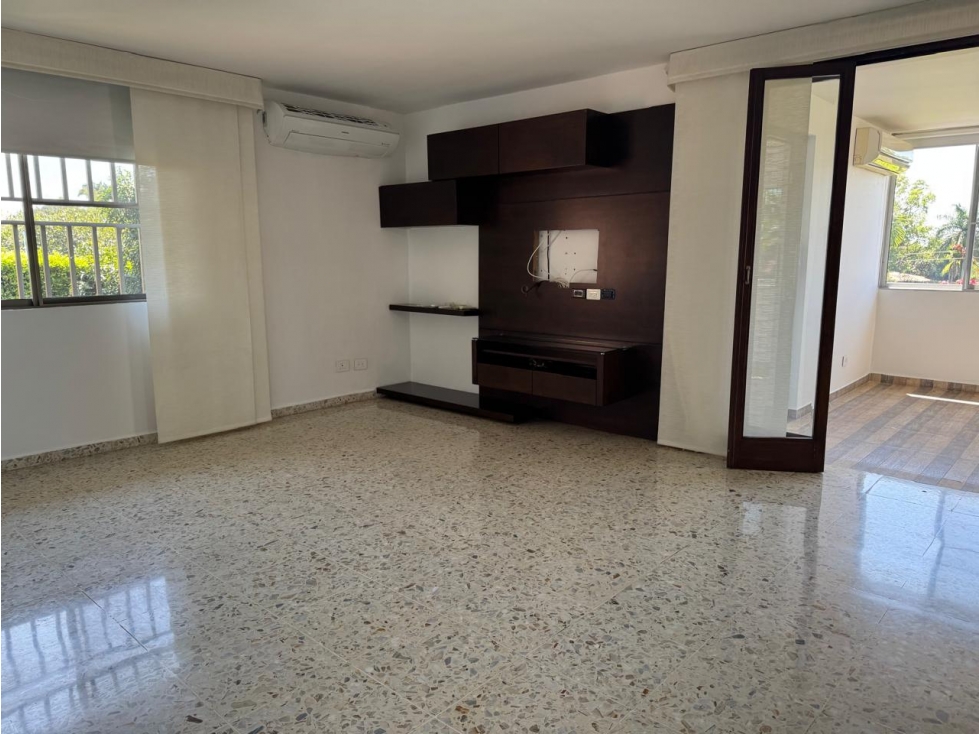 CASA AMPLIA Y RODEADA DE VERDE EN UNIDAD EN PANCE — foto 5