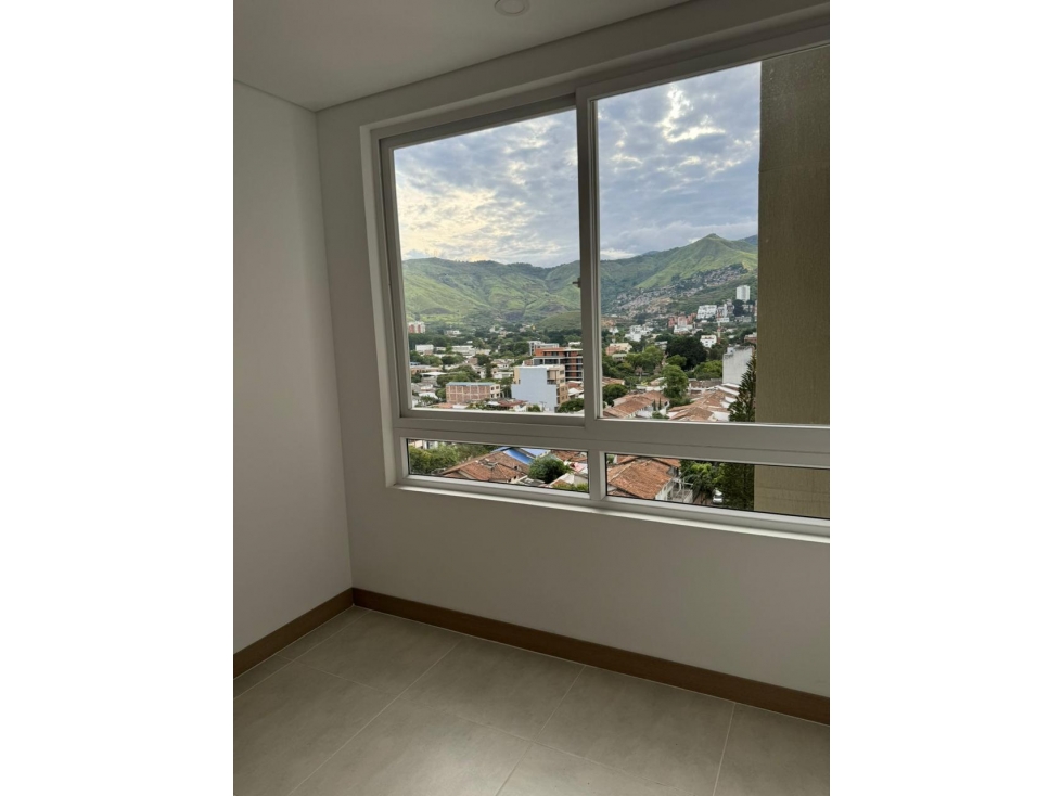 APARTAMENTO MODERNO CON VISTA A LAS MONTAÑAS Y A LA CIUDAD — foto 3