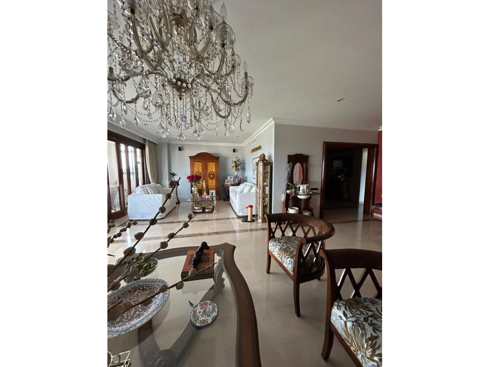 AMPLIO APARTAMENTO CON VISTA A LA CIUDAD Y A LAS MONTAÑAS — foto 3