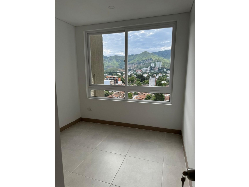 APARTAMENTO MODERNO CON VISTA A LAS MONTAÑAS Y A LA CIUDAD — foto 4