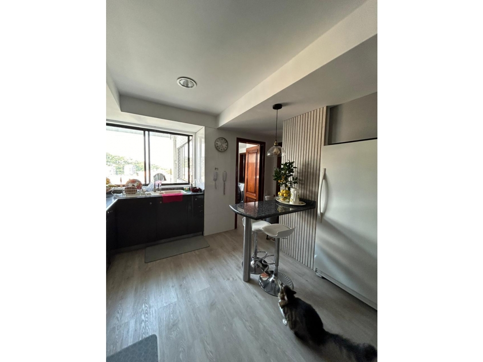 AMPLIO APARTAMENTO CON VISTA A LA CIUDAD Y A LAS MONTAÑAS — foto 5