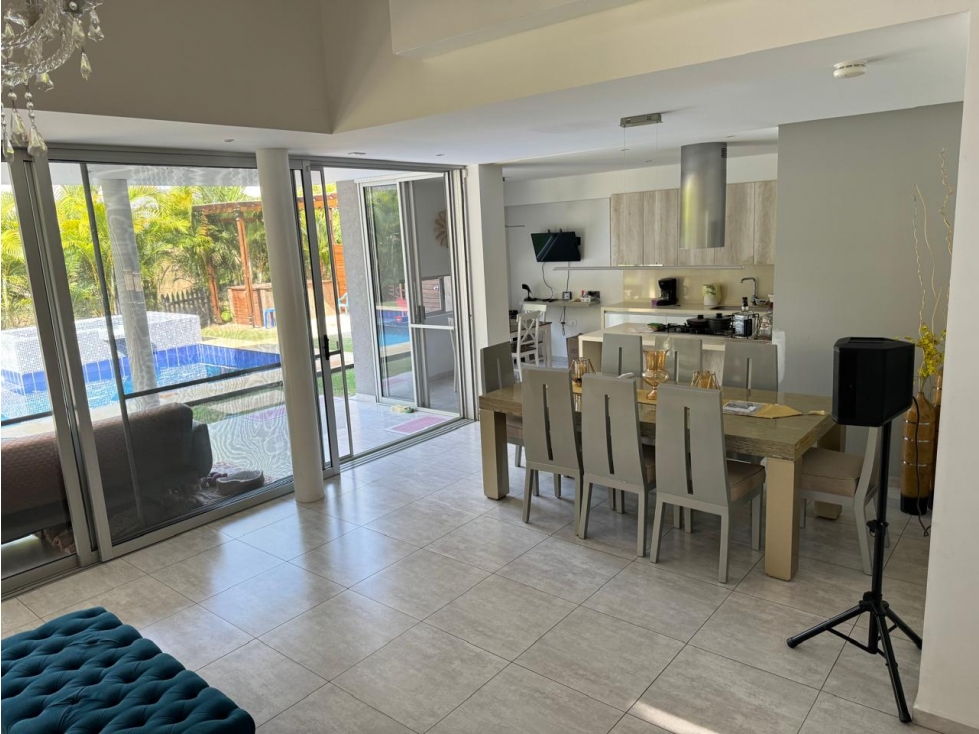 CASA MODERNA CON PISCINA Y JACUZZI — foto 2