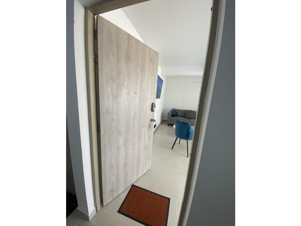 SE RENTA ESPECTACULAR APARTAMENTO AMOBLADO EN CERRITOS — foto 2