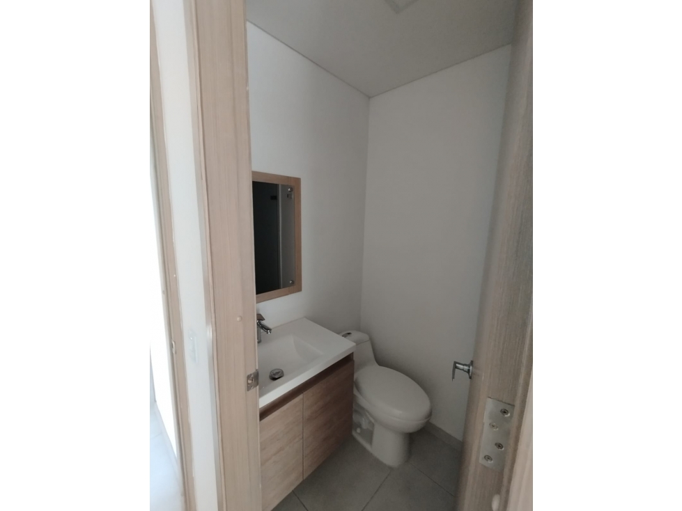 SE RENTA HERMOSO APARTAMENTO EN LOS ALPES — foto 4