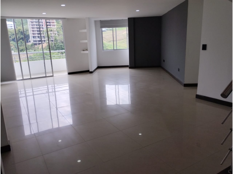 SE VENDE ESPECTACULAR PENTHOUSE EN PINARES — foto 4