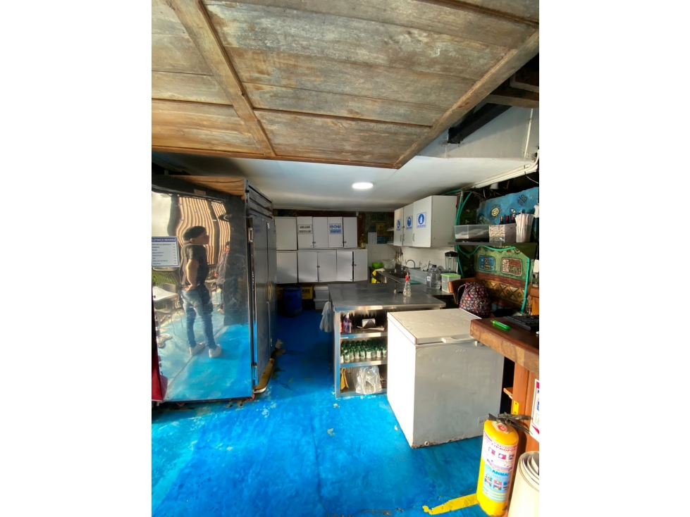 EN VENTA Y RENTA LOCAL COMERCIAL CON PARQUEADEROS VIA LA FLORIDA - 5