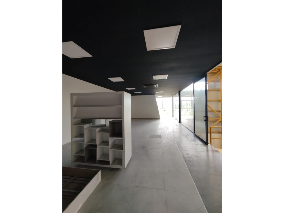 SE RENTA BODEGA COMERCIAL AVENIDA DEL POLLO - 5