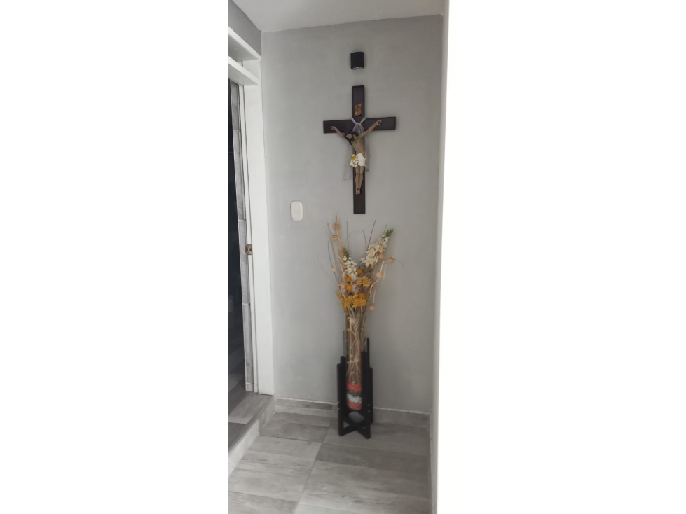 SE VENDE CASA DE TRES PISOS EN SANTA ISABEL DOSQUEBRADAS — foto 2