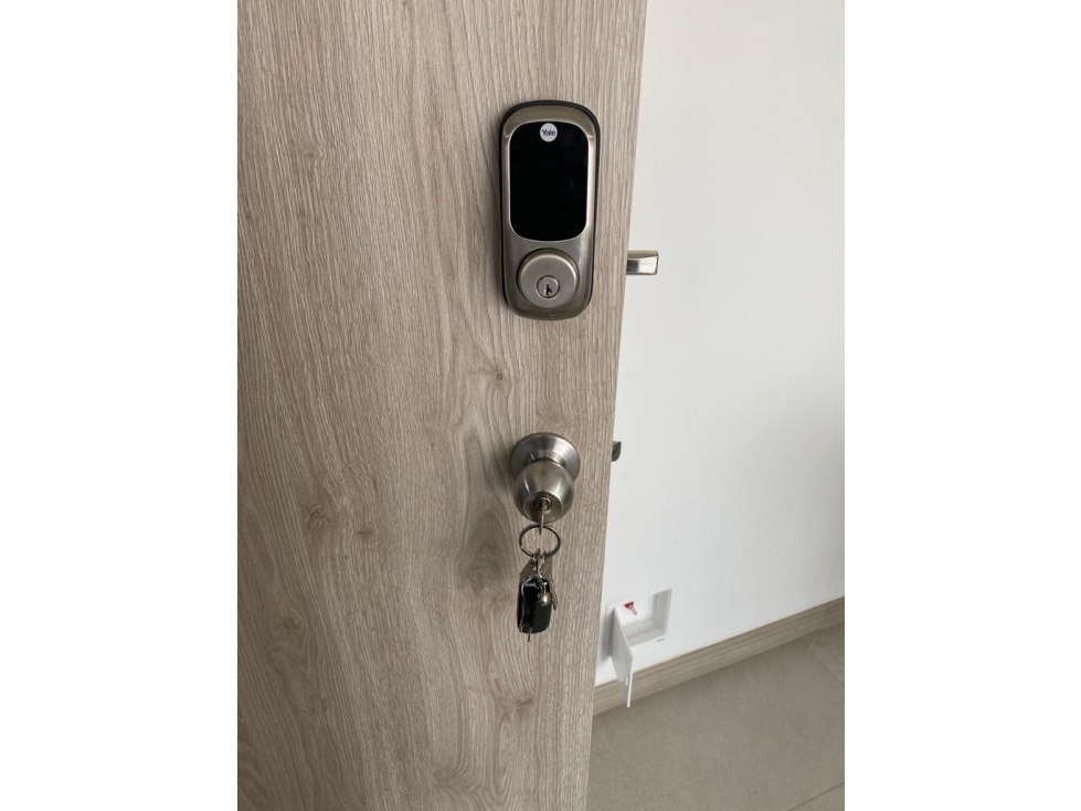 SE RENTA ESPECTACULAR APARTAMENTO AMOBLADO EN CERRITOS — foto 3