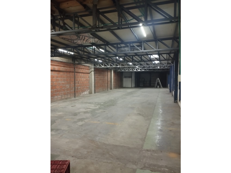 SE RENTA EXCELENTE BODEGA COMERCIAL EN DOSQUEBRADAS - 3